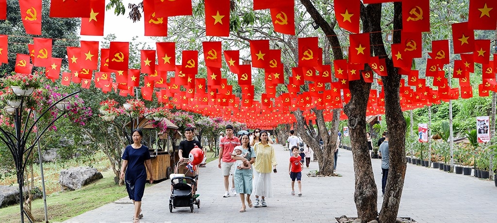 Ninh Bình đã tổ chức nhiều chương trình đặc sắc, ấn tượng, thu hút đông đảo du khách tham gia