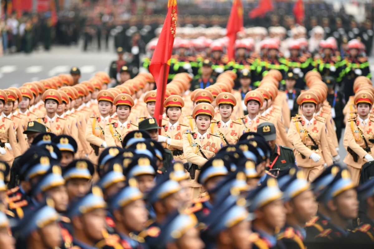 Lễ diễu binh, diễu hành cấp quốc gia có sự tham gia của hơn 40.000 người.