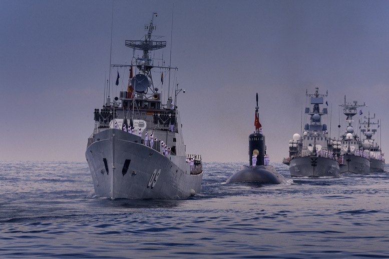 Biên đội tàu tên lửa bắn nhanh, tàu ngầm rời bến làm nhiệm vụ.