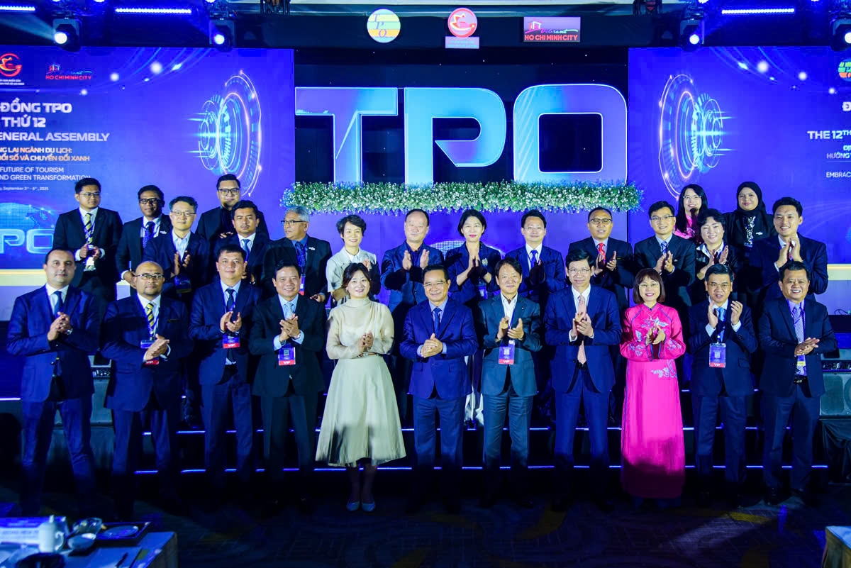Các lãnh đạo, chuyên gia và tổ chức du lịch từ nhiều quốc gia và vùng lãnh thổ tại Đại hội đồng TPO lần thứ 12.  Ảnh: Cổng thông tin điện tử TP.HCM.