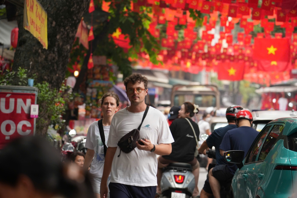 Rất đông du khách trong và ngoài nước đã đổ về Hà Nội trong dịp Quốc khánh 2/9.