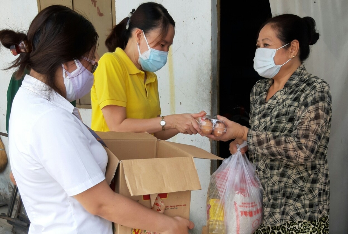 Cán bộ không chuyên trách cấp xã được hưởng mức phụ cấp theo quy định. Ảnh: Thu Hằng.