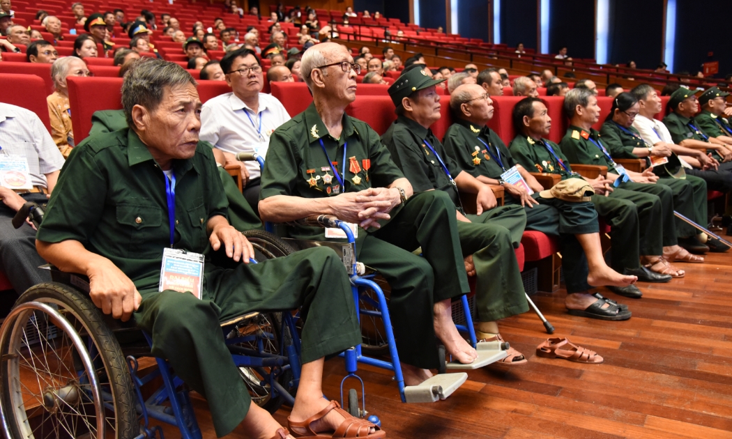 Đảm bảo chế độ cho người có công. Ảnh: Mạnh Dũng.