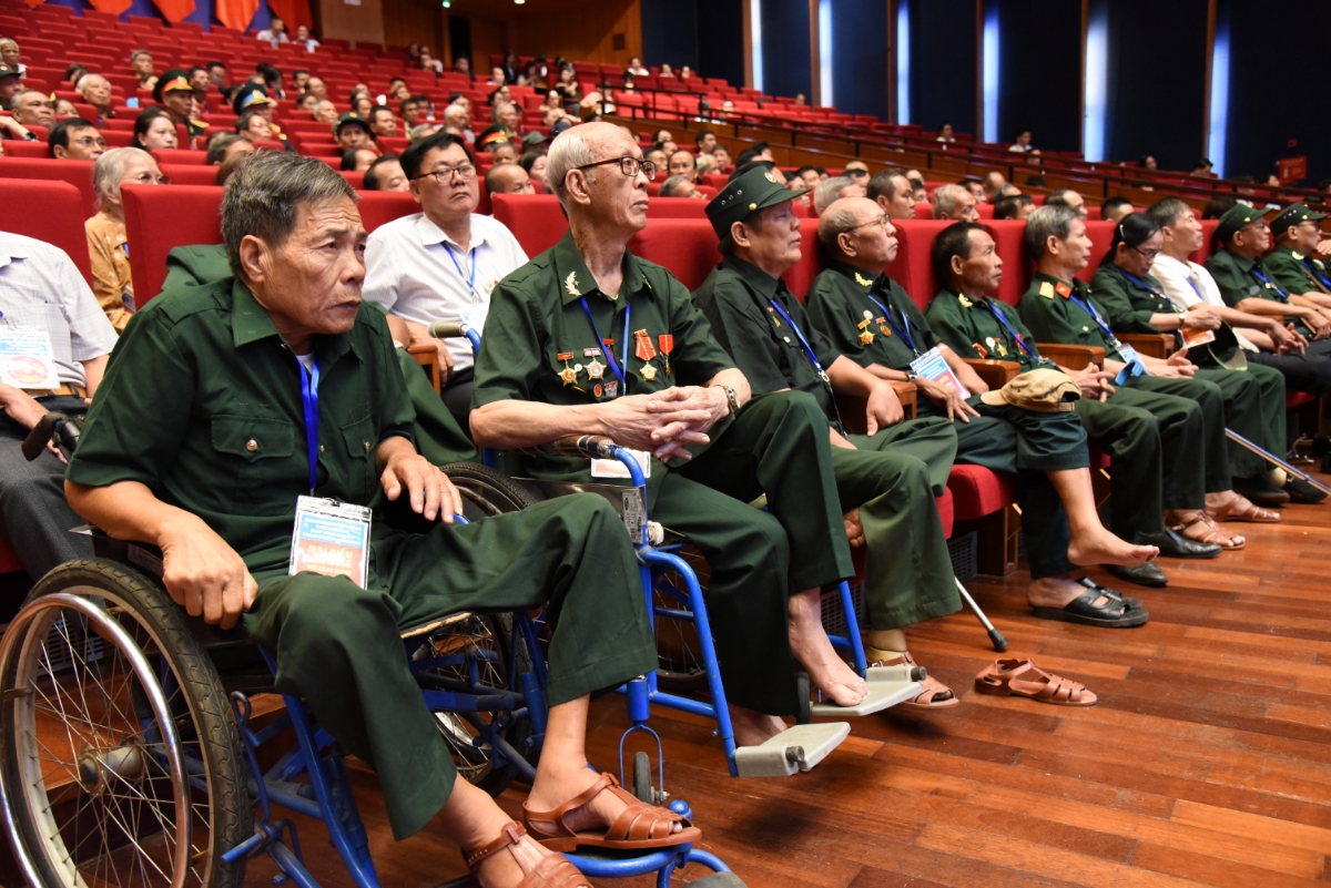 Đảm bảo chế độ cho người có công. Ảnh: Mạnh Dũng.