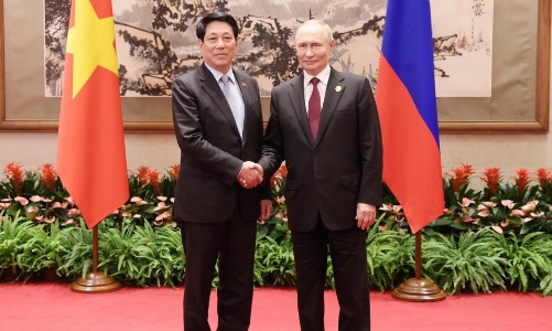 Chủ tịch nước Lương Cường hội kiến Tổng thống Nga Vladimir Putin