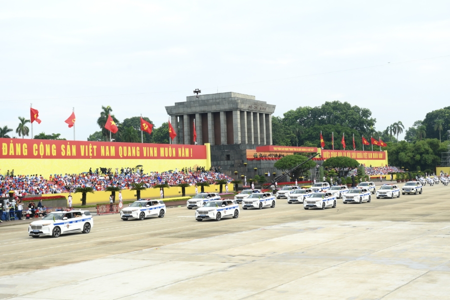 <i>Những chiếc xe điện của Khối xe chỉ huy giao thông dẫn đoàn cho thấy sự nâng cấp, đổi mới, hiện đại hóa để đảm bảo yêu cầu về hình thức, tính năng cũng như tiêu chí chuyển đổi xanh theo chỉ đạo của Chính phủ.</i>