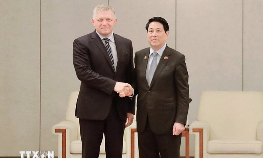 Chủ tịch nước Lương Cường hội kiến Thủ tướng Slovakia Robert Fico. Ảnh: TTXVN