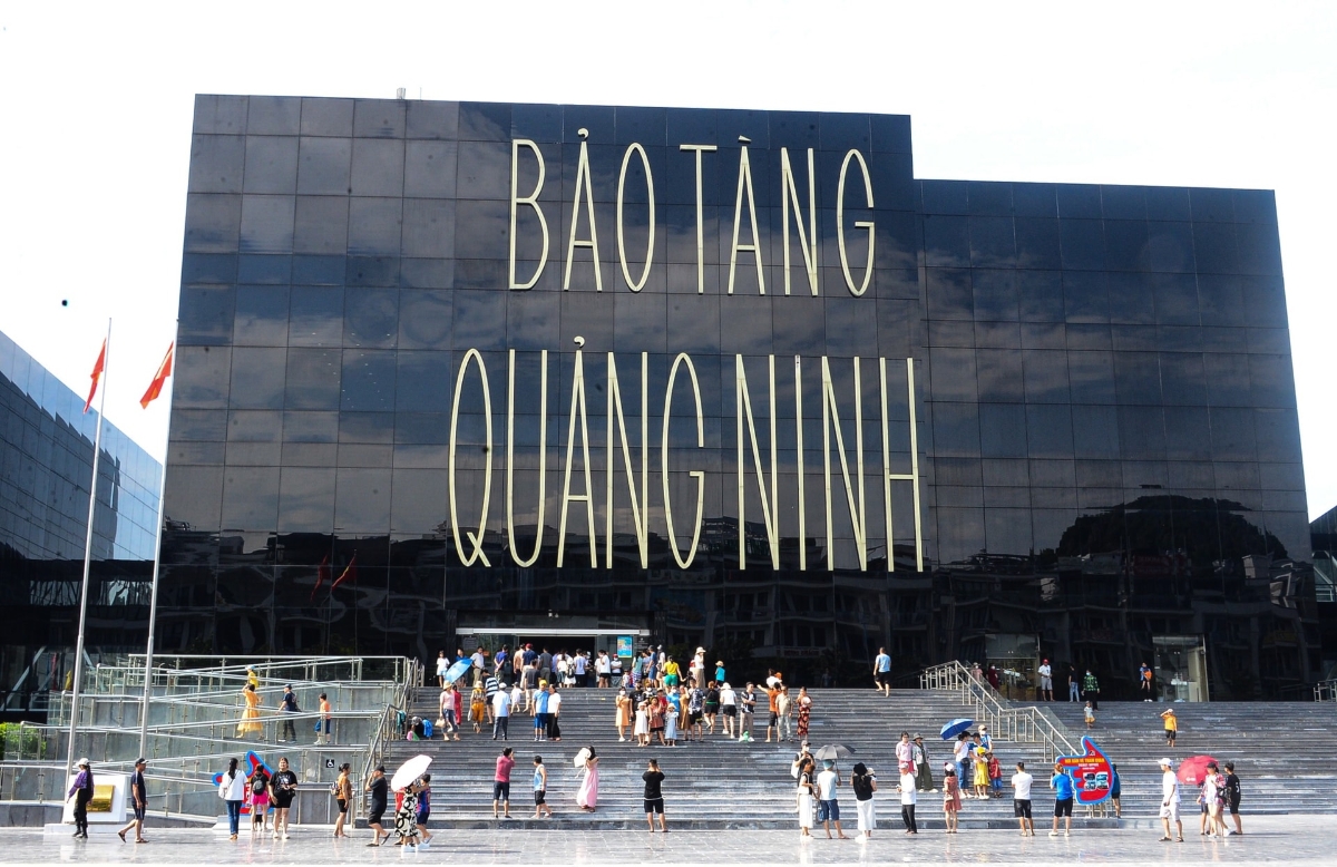 Tính riêng ngày 1/9, khách du lịch đến tỉnh Quảng Ninh ước đạt 72.000 lượt.