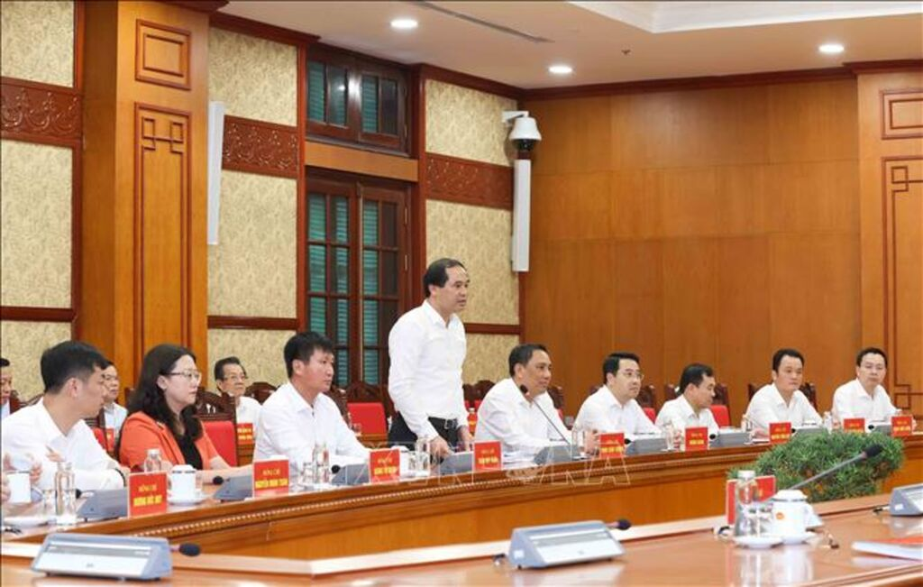 Bí thư Tỉnh uỷ Lào Cai  Trịnh Xuân Trường phát biểu tại buổi làm việc.  Ảnh: TTXVN