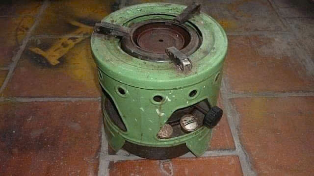 Những cái bếp dầu ấy trở thành một trong những vật dụng quan trọng nhất của mỗi gia đình Hà Nội.