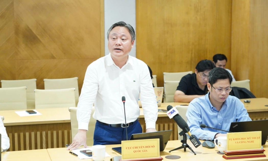 Ông Lê Anh Tuấn, Phó Cục trưởng Cục Chuyển đổi số quốc gia, phát biểu tại buổi họp báo.