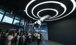 Các nhà máy Trung Quốc đang lắp đặt khoảng 280.000 robot công nghiệp mỗi năm, tương đương một nửa tổng số robot toàn cầu.