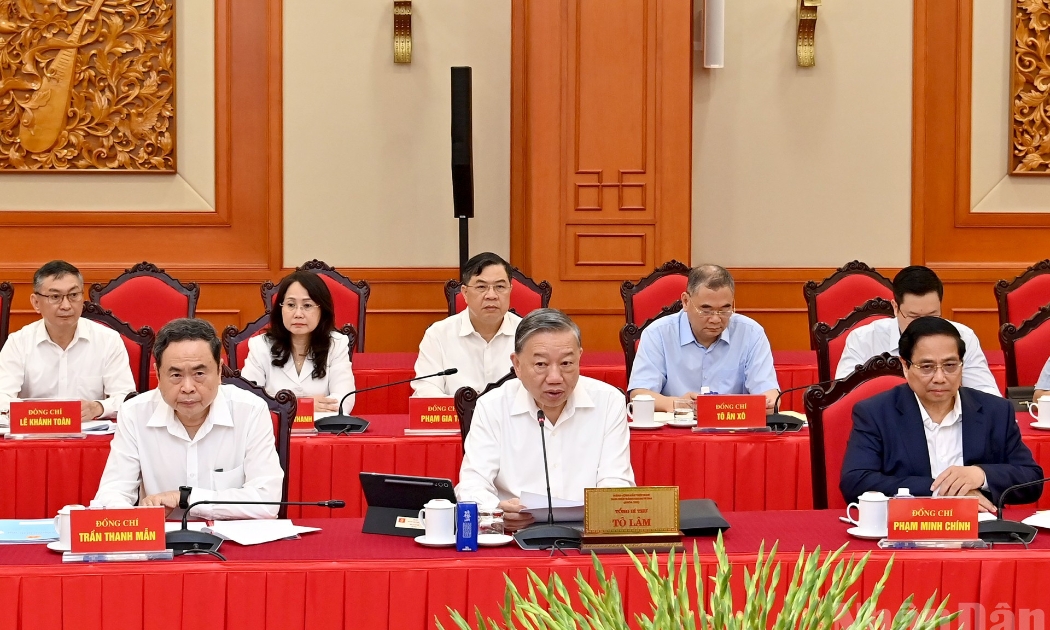 Tổng Bí thư Tô Lâm chủ trì và phát biểu chỉ đạo cuộc làm việc. Ảnh: Nhân Dân