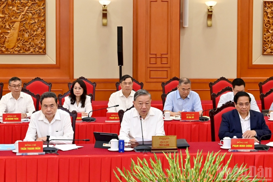 Tổng Bí thư Tô Lâm chủ trì và phát biểu chỉ đạo cuộc làm việc. Ảnh: Nhân Dân