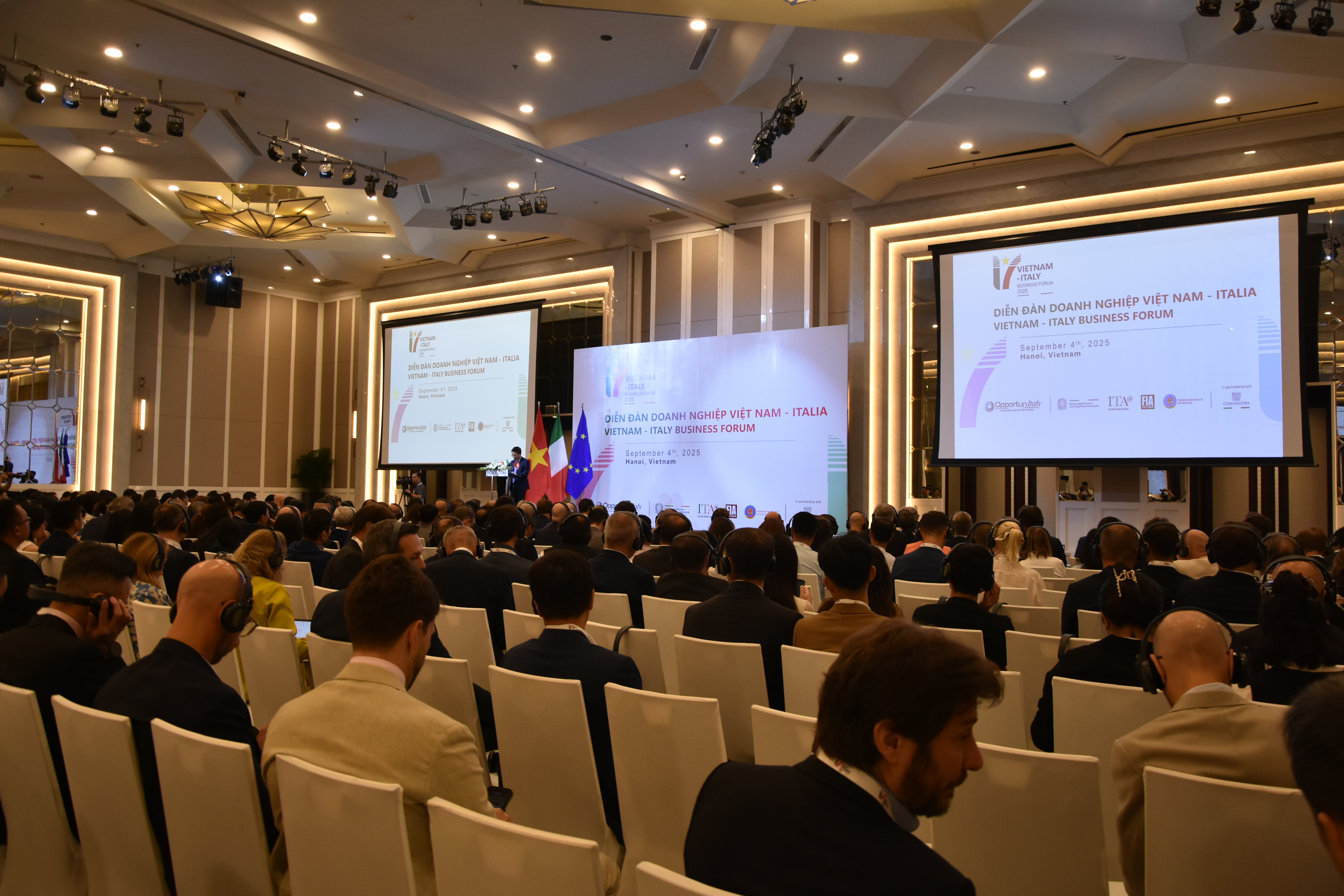 Vietnam - Italy Business Forum held on  Septamber 4 in Hanoi. (Photo: Ministry of Finance (MoF))