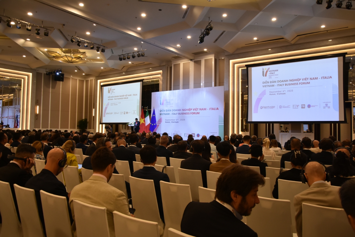 Toàn cảnh diễn đàn&nbsp;Doanh nghiệp Việt Nam Italia.