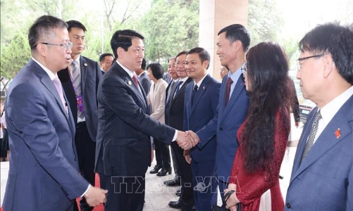 Chủ tịch nước Lương Cường gặp gỡ cộng đồng người Việt Nam tại Trung Quốc