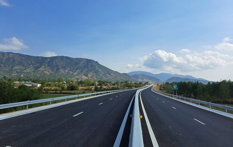 5 dự án thành phần đường bộ cao tốc Bắc - Nam phía Đông trên địa bàn các tỉnh Hà Tĩnh, Quảng Trị có tổng mức đầu tư hơn 49.000 tỷ đồng. 