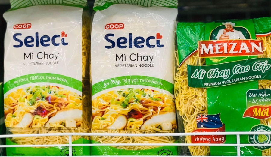 Tại các siêu thị, thực phẩm chay luôn bán khá chạy.