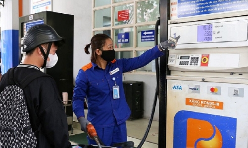 Giá xăng dầu tiếp tục tăng theo biến động của thị trường thế giới