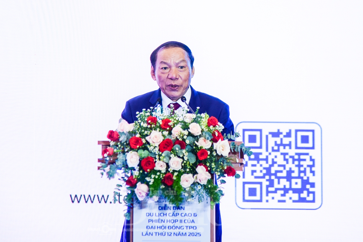 Bộ trưởng Bộ Văn hóa, Thể thao và Du lịch Nguyễn Văn Hùng phát biểu tại diễn đàn.