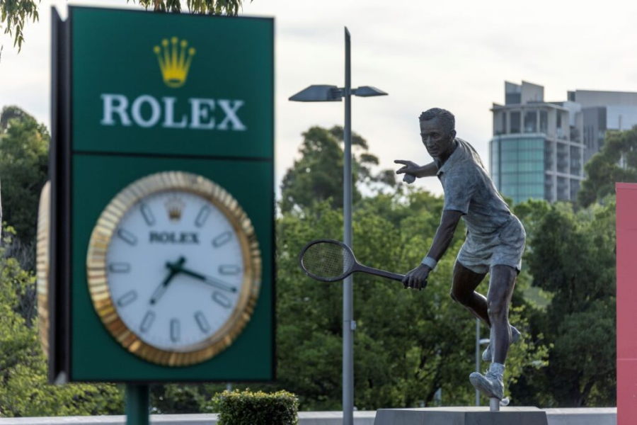 Rolex gần như 