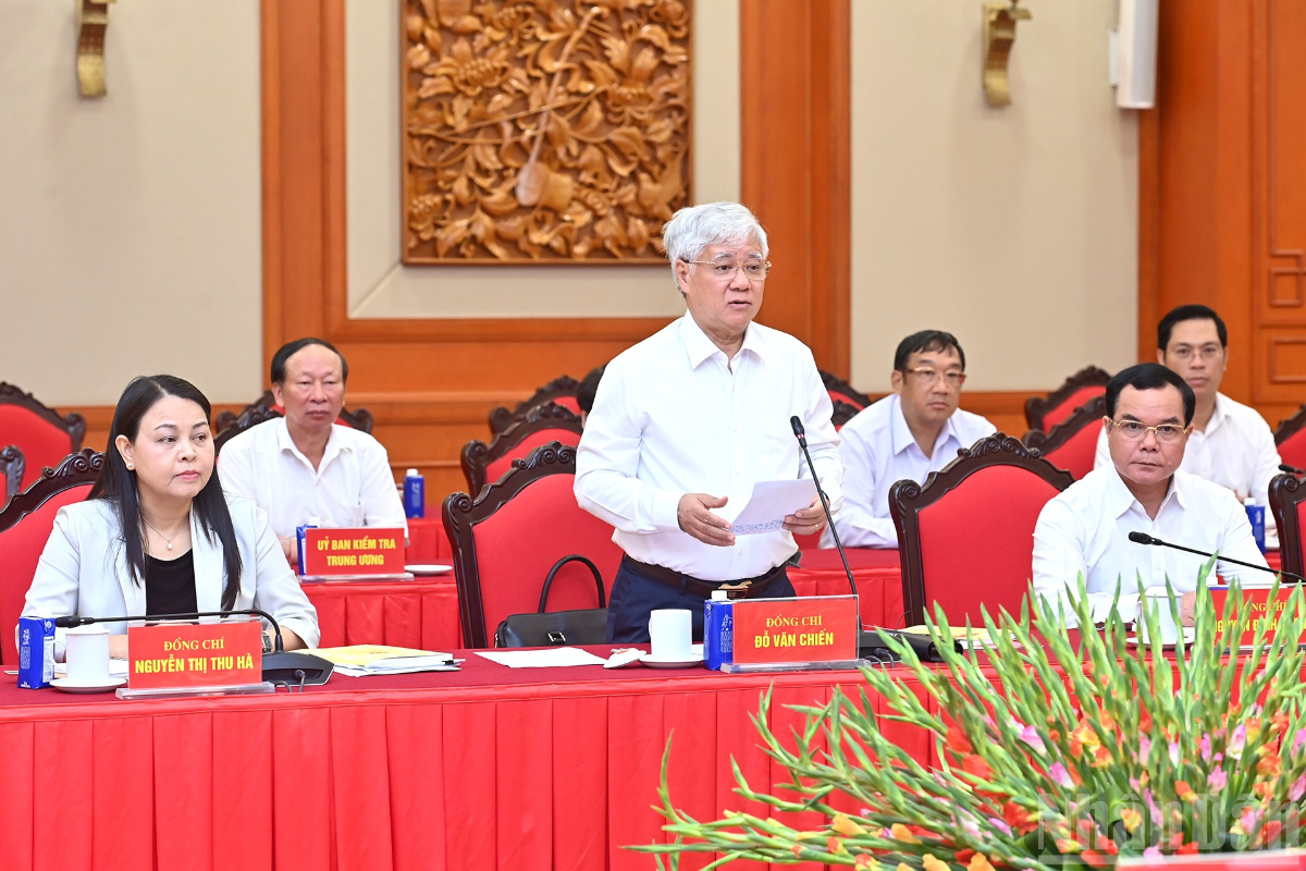 Ông Đỗ Văn Chiến, Ủy viên Bộ Chính trị, Bí thư Trung ương Đảng, Bí thư Đảng ủy Mặt trận Tổ quốc, các đoàn thể Trung ương, Chủ tịch Ủy ban Trung ương Mặt trận Tổ quốc Việt Nam phát biểu tại cuộc làm việc. Ảnh: Nhân Dân