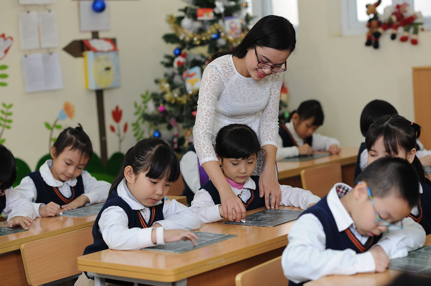 Đảm bảo đội ngũ giáo viên sẵn sàng cho năm học mới. Ảnh minh họa.