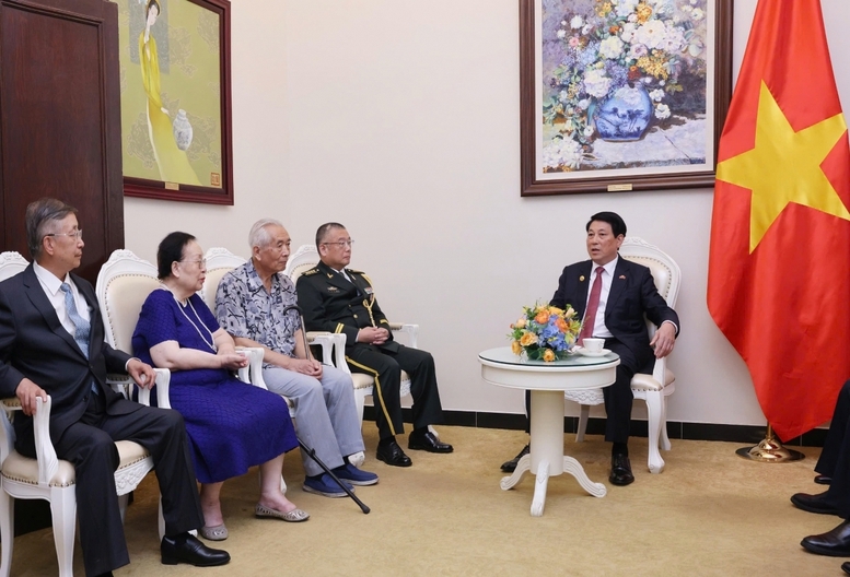 Chủ tịch nước Lương Cường tiếp gia đình các nhân sỹ hữu nghị Trung Quốc.