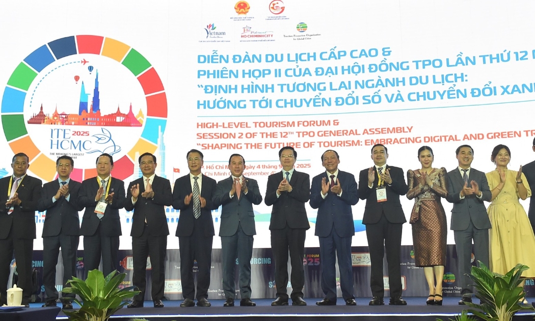 Phó Thủ tướng Mai Văn Chính và các đại biểu tham dự diễn đàn. Ảnh: VGP.