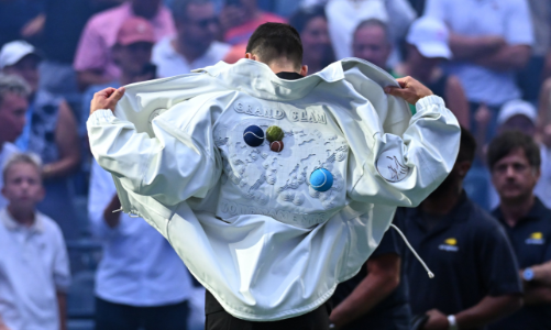 Thương hiệu xa xỉ cạnh tranh để nổi bật trên sân tennis