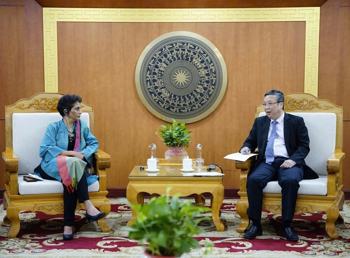 Thứ trưởng Hoàng Trung tiếp bà Kanni Wignaraja.