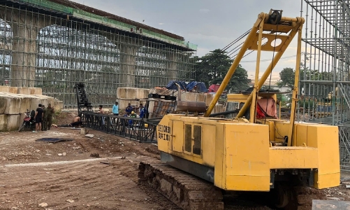 Sự cố sập cần cẩu trên công trường Vành đai 3 TP.HCM khiến một công nhân tử vong