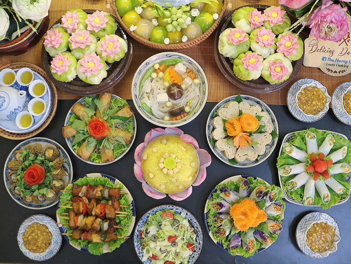 Nhiều gia đình cũng chuộng dịch vụ đặt cỗ chay tại nhà.