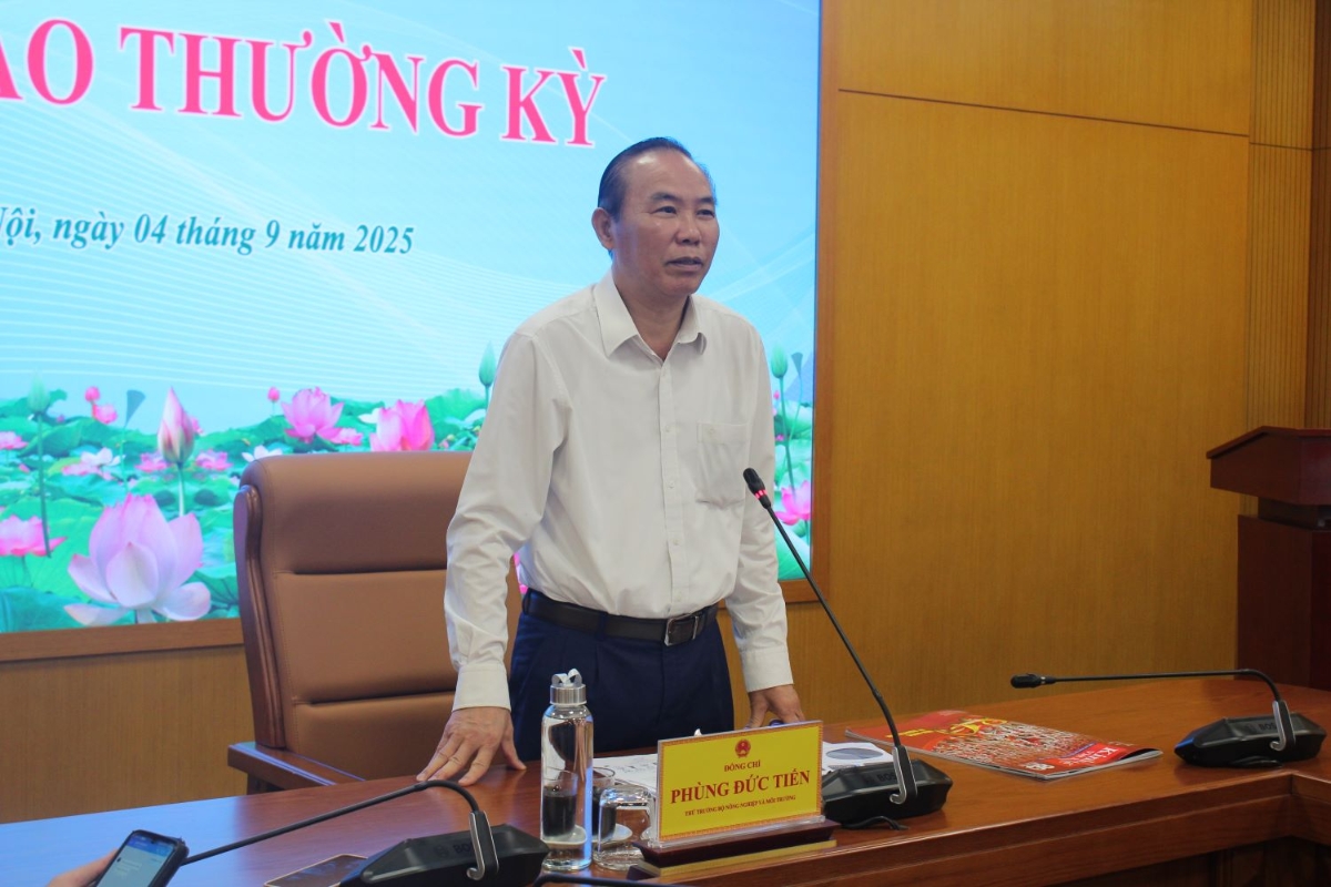 Thứ trưởng Phùng Đức Tiến: 