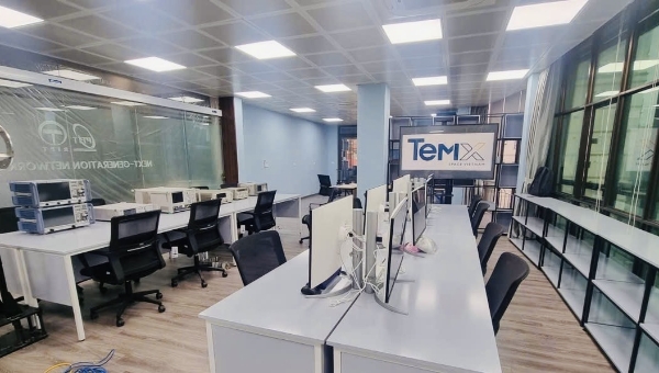 Là trường đại học đầu tiên tại Việt Nam có đủ năng lực đáp ứng các yêu cầu cao trong nghiên cứu thiết bị vệ tinh tầm thấp, PTIT sẽ bố trí một cơ sở riêng biệt trong khuôn viên trường để đặt Trung tâm mới.