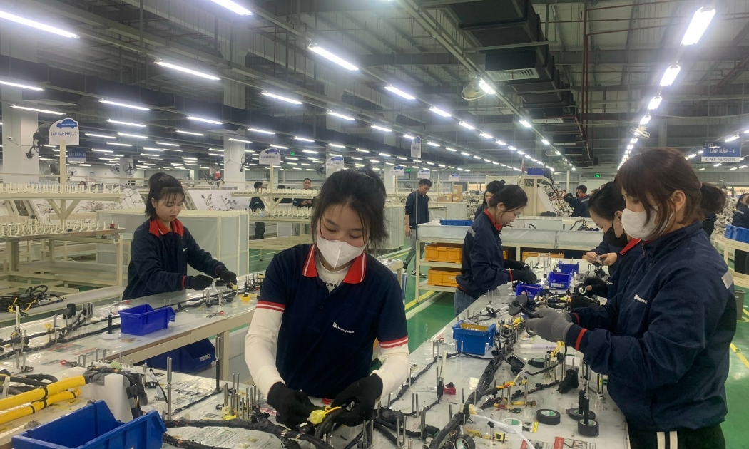 Lao động nữ đang làm việc tại Công ty Điện tử Kysungsin Vina tại Khu công nghiệp WHA Nghệ An. 