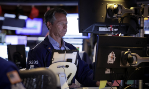 Chứng khoán Mỹ lập kỷ lục mới trước thềm báo cáo việc làm quan trọng, giá dầu xuống đáy 2 tuần