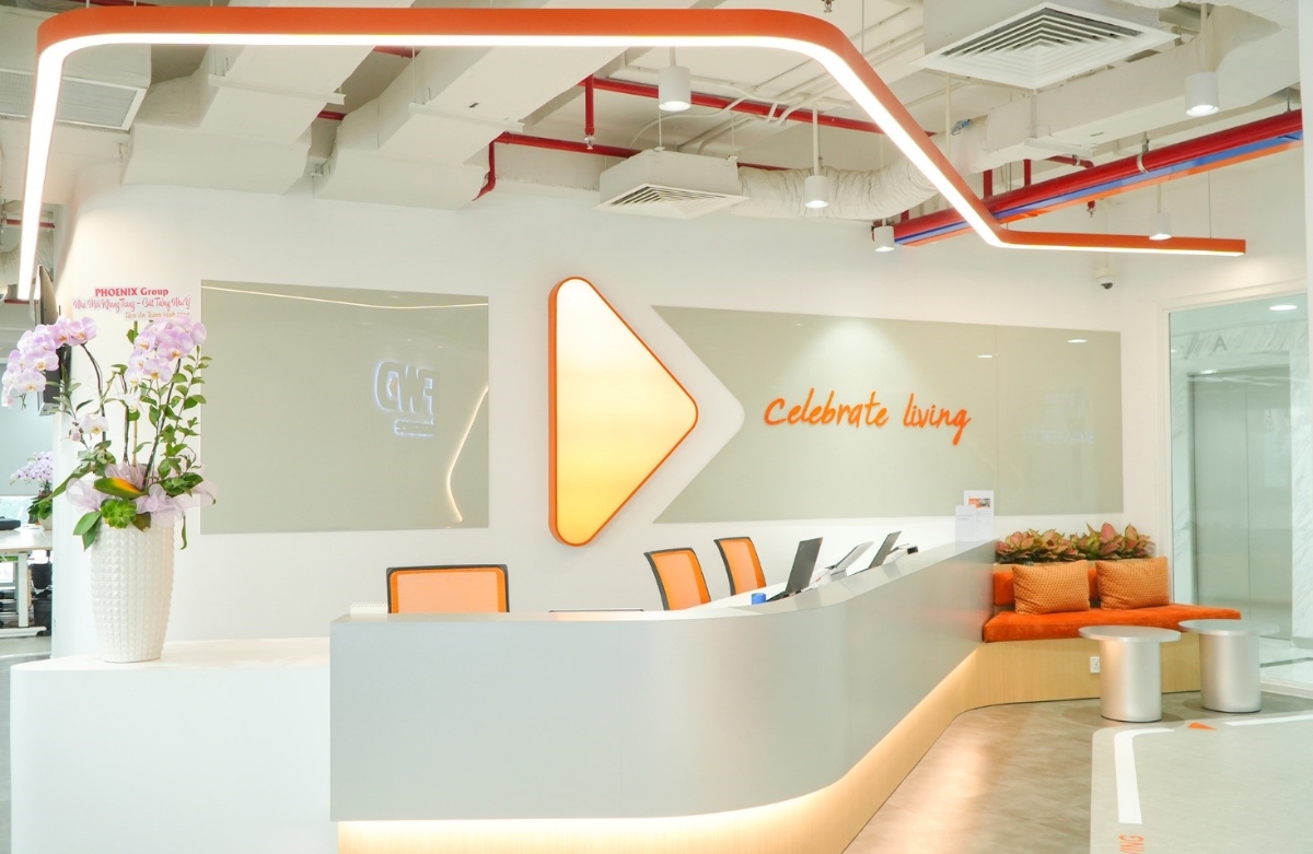 Gam màu thương hiệu trẻ trung kết hợp thiết kế mở, hiện đại mang đến bầu không khí năng động cho văn phòng FWD.