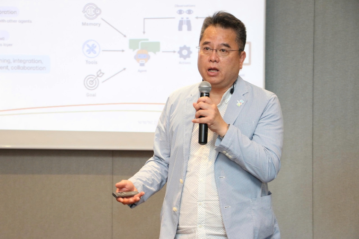 TS.Julian Lo, CTO IGS Group chia sẻ tại hội thảo “ITSM Thế hệ Mới – Bứt phá quy trình ITIL nhờ sức mạnh AI” tổ chức bởi IGS Group tại Hà Nội chiều 5/9