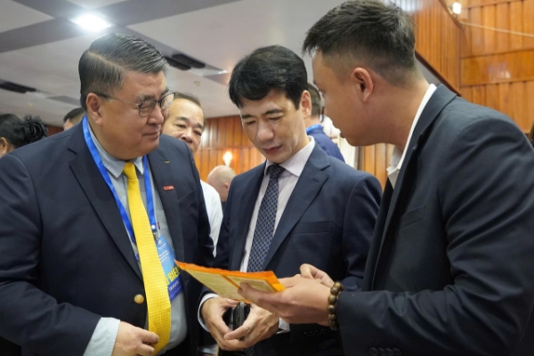  142 doanh nghiệp, đến từ 25 quốc gia và vùng lãnh thổ, cùng hiện diện tại hội nghị.