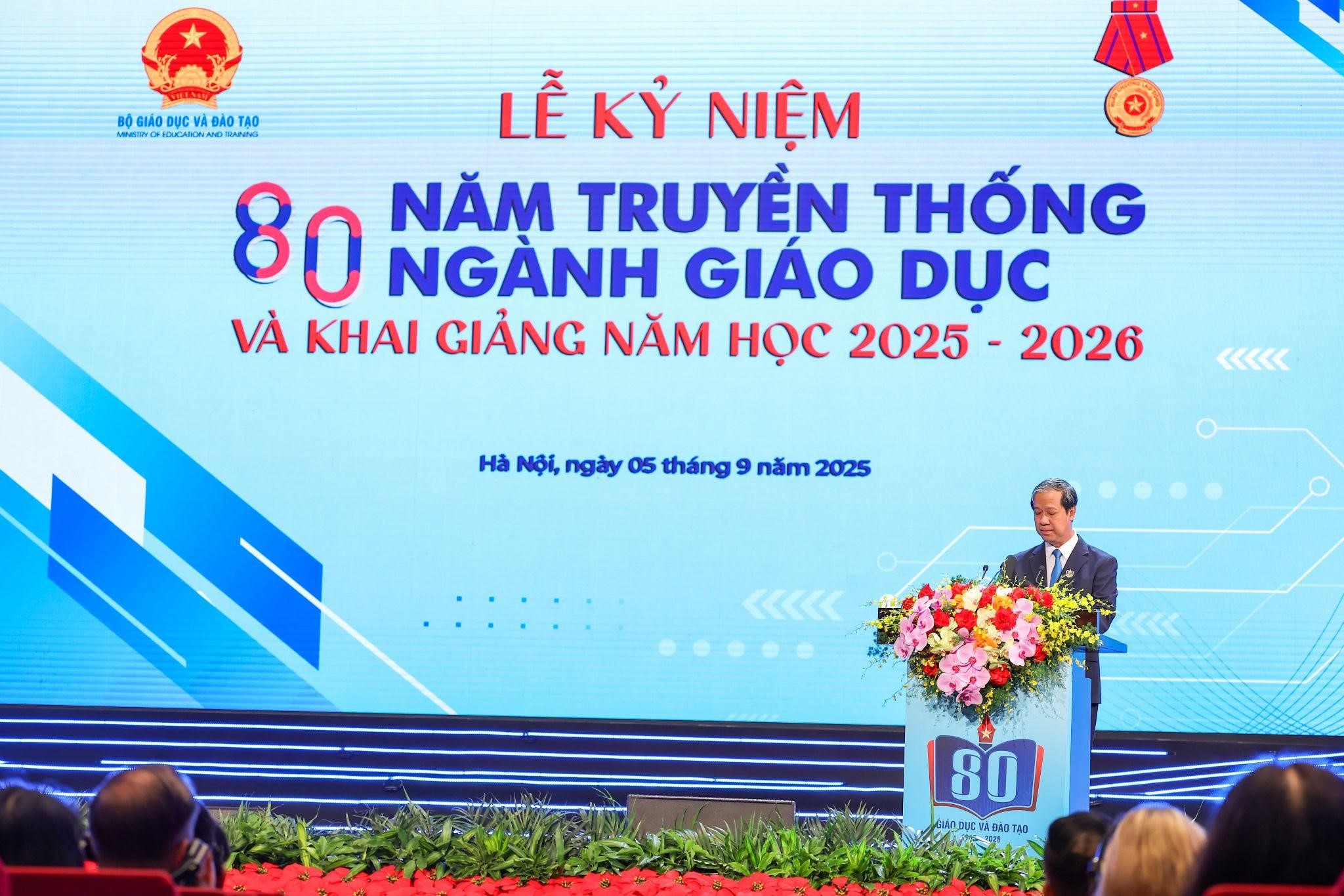 Bộ trưởng Bộ Giáo Dục Nguyễn Kim Sơn phát biểu tại lễ kỷ niệm.