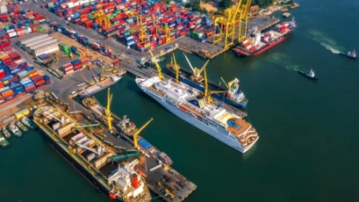 Solutions to attract goods and tourists via Central Vietnam's seaports