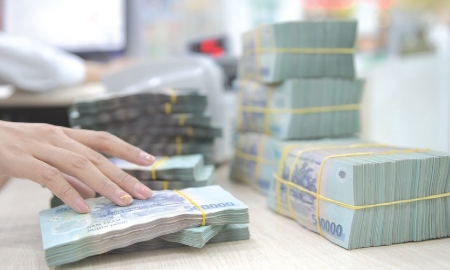 Thanh khoản ngân hàng chịu sức ép từ nhiều phía