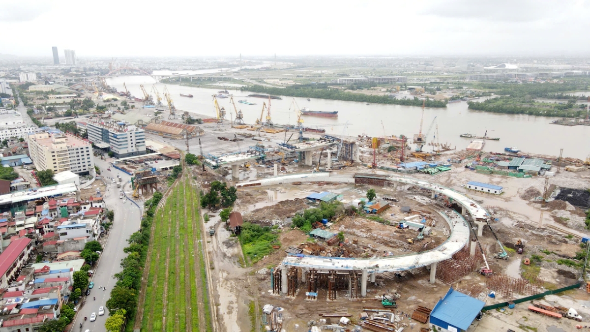 Dự án cầu Nguyễn Trãi và chình trang đô thj vùng phụ cận được xác định giải ngân chậm do vướng mắc giải phóng mặt bằng.