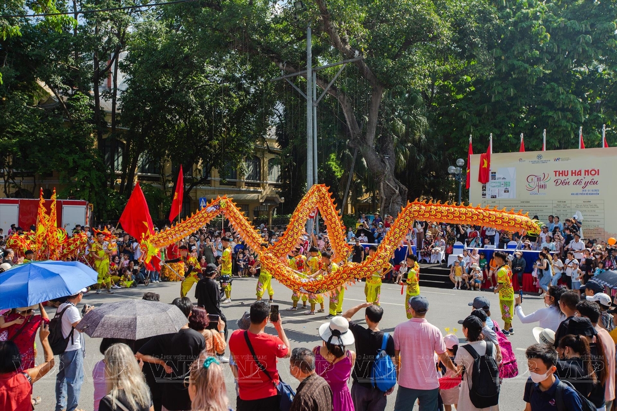 Để hoàn thành mục tiêu đón 25 triệu lượt khách, ngành du lịch cần phát huy sức mạnh tổng hợp của tất cả các bên liên quan. 