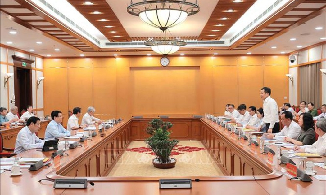 Bộ Chính trị tổ chức buổi làm việc với đại diện của 6 Ban Thường vụ Tỉnh ủy các tỉnh: Đồng Nai, Vĩnh Long, Đồng Tháp, Quảng Trị, Thái Nguyên và Phú Thọ. Ảnh: VGP