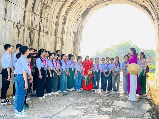 Thành nhà Hồ, còn gọi là Thành Tây Đô, được xây dựng vào năm 1397 dưới triều Hồ Quý Ly.