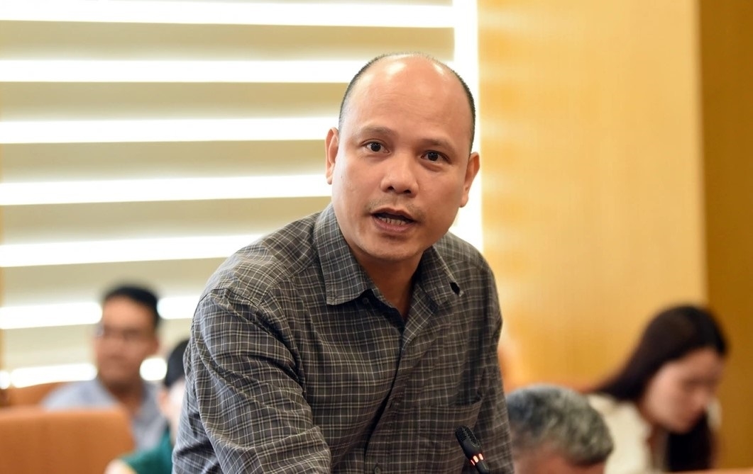 Ông Trần Phương trả lời câu hỏi của các phóng viên tại buổi họp báo.