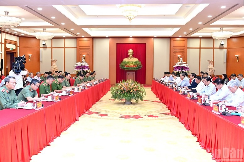 Bộ Chính trị làm việc với Ban Thường vụ Đảng ủy Công an Trung ương. Ảnh: Báo Nhân dân